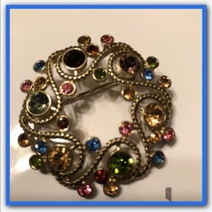 🌹Vintage brooch with stones🌹